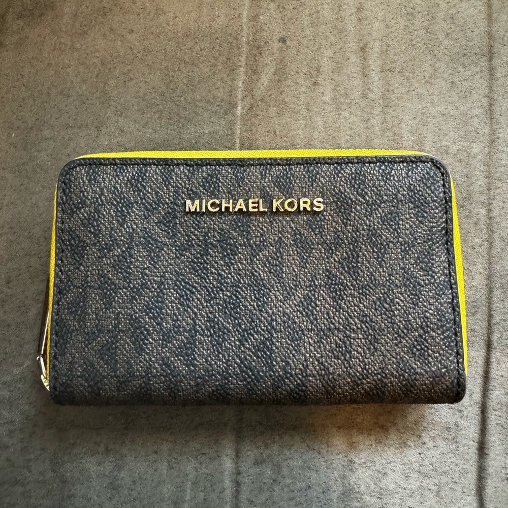 Michael Kors Compact Zippy Wallet/Card Holder